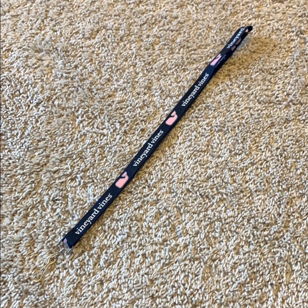 Vineyard vines lanyard.